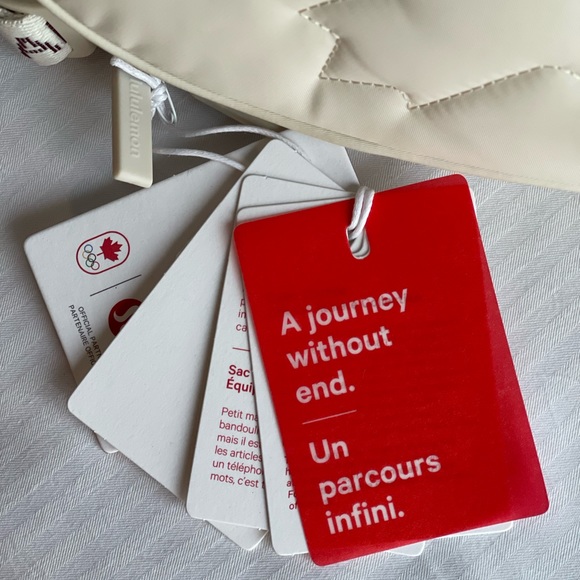 🍁New 🇨🇦RARE Lululemon Team Canada 22 Future Legacy Crossbody Bag, Creme🏷NWT - Picture 5 of 8